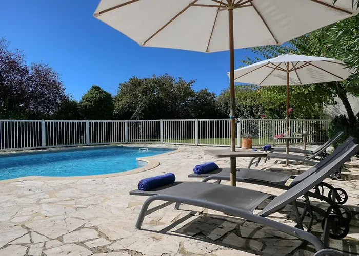 Logis Hotel La Bastide Des Monges